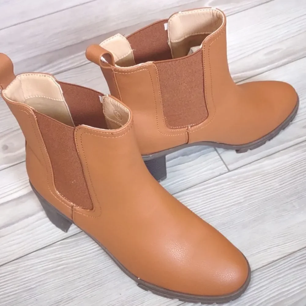 (86-4669) ZBY Chelsea Boots for Women's Sz 9.5